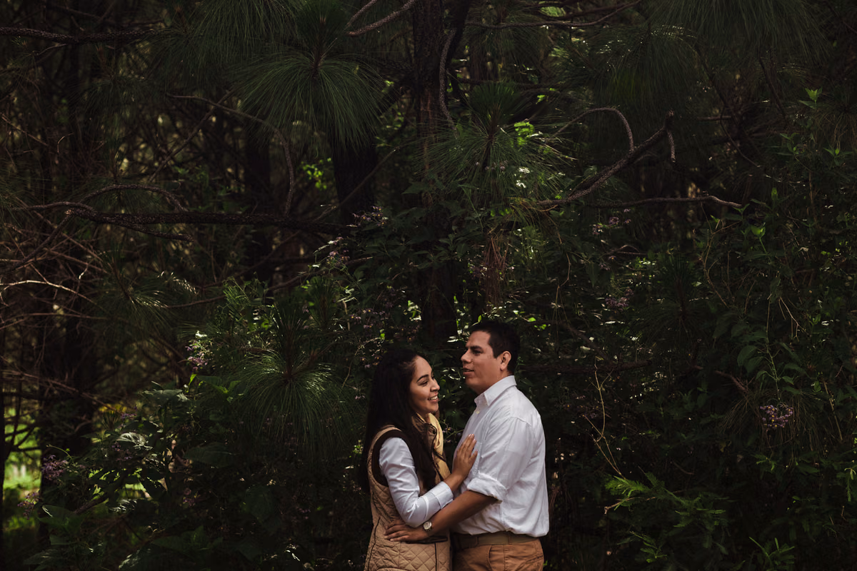 Sesión preboda de Miriam & Cesar en Bosque de la Primavera, Estadio Omnilife