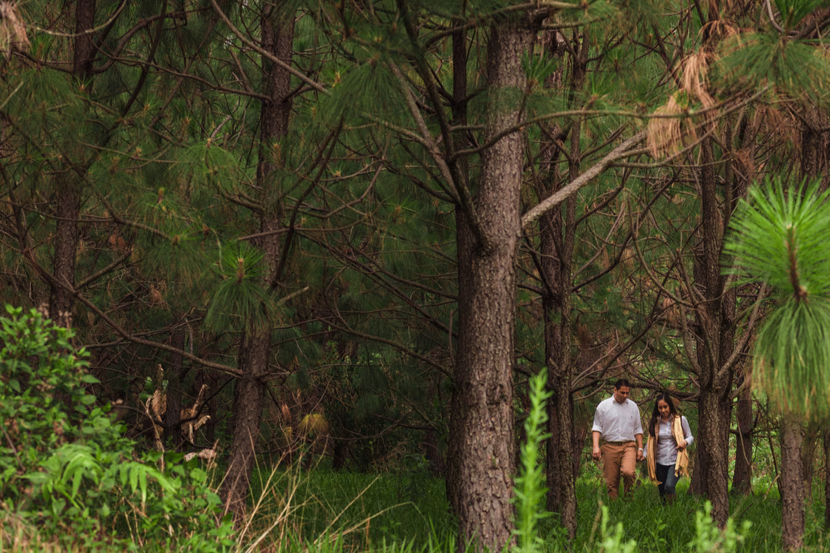 Sesión preboda de Miriam & Cesar en Bosque de la Primavera, Estadio Omnilife