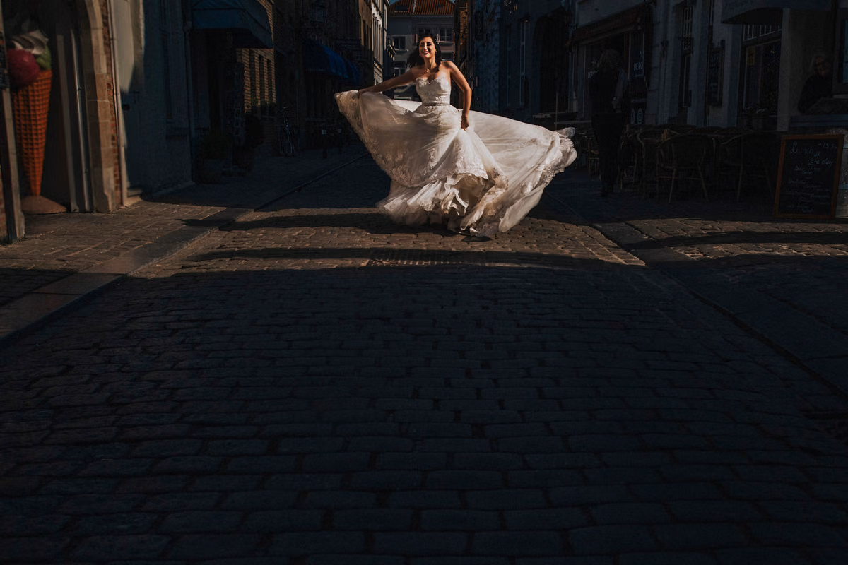 Sesión de trash the dress de Adry & Robert en Brujas, Bélgica