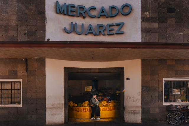 Sesión preboda de Pao & Jordan en Cinepolis, Mercado Juarez, Mercado Mexico, Plaza Midtown, Guadalajara, Jalisco