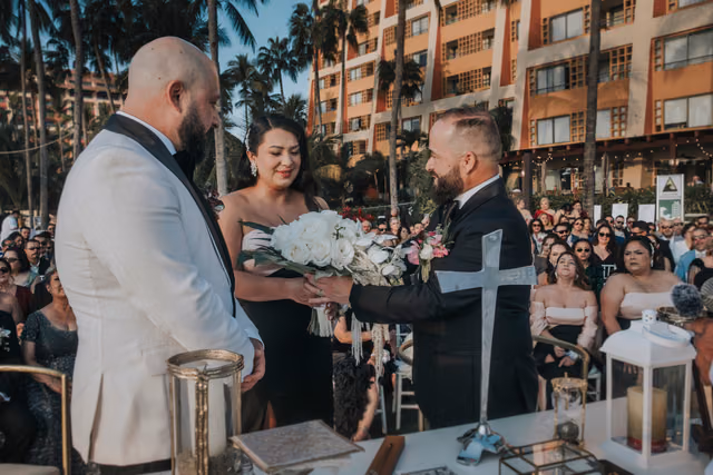 Boda de Eric & Jimmy en Club Regina, Puerto Vallarta, Jalisco