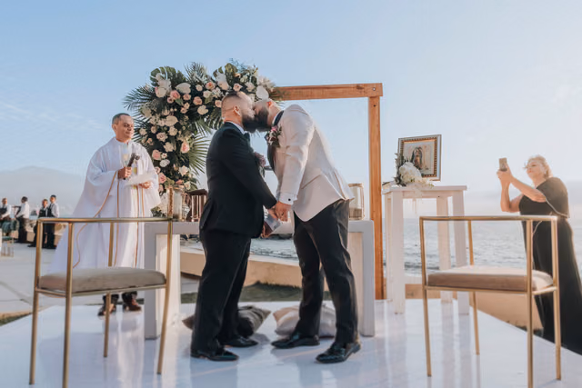 Boda de Eric & Jimmy en Club Regina, Puerto Vallarta, Jalisco