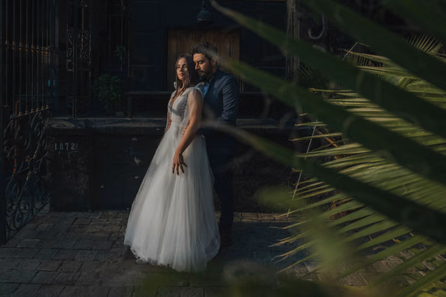Sesión de trash the dress de Gaby & Zarate en Col. Chapultepec, Guadalajara, Jal