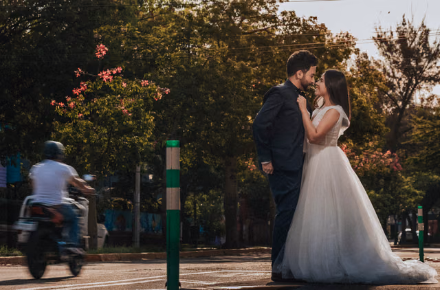 Sesión de trash the dress de Gaby & Zarate en Col. Chapultepec, Guadalajara, Jal