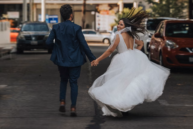 Sesión de trash the dress de Gaby & Zarate en Col. Chapultepec, Guadalajara, Jal