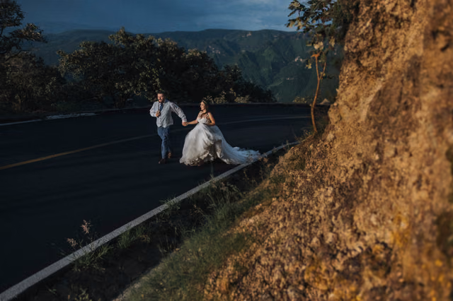 Sesión de trash the dress de Tania & Eduardo en Huaxtla