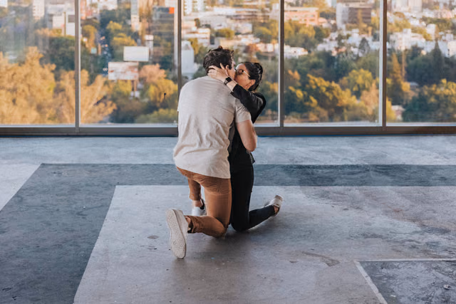 Sesión de compromiso de Nayra & Miguel en Galeria de Arte Peruzzi