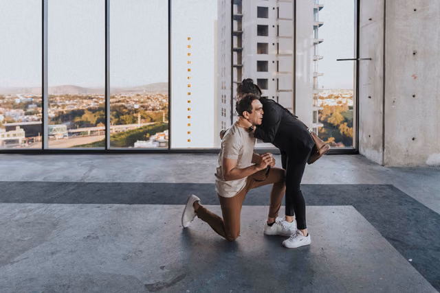 Sesión de compromiso de Nayra & Miguel en Galeria de Arte Peruzzi
