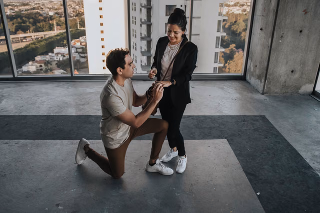 Sesión de compromiso de Nayra & Miguel en Galeria de Arte Peruzzi