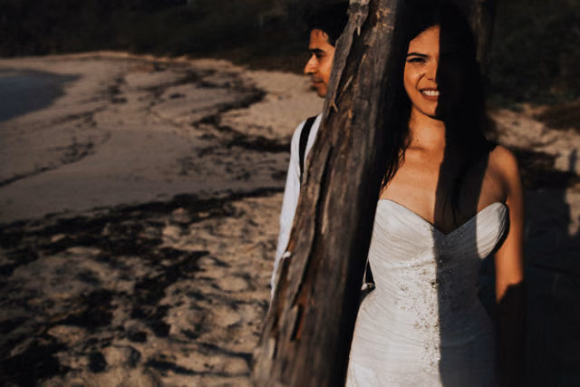 Sesión de trash the dress de Sara & Leonel en Isla Cocinas, Punta Pérula, Jalisco