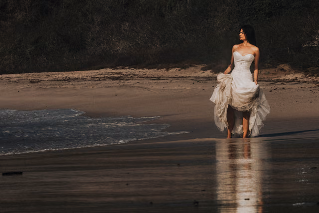Sesión de trash the dress de Sara & Leonel en Isla Cocinas, Punta Pérula, Jalisco