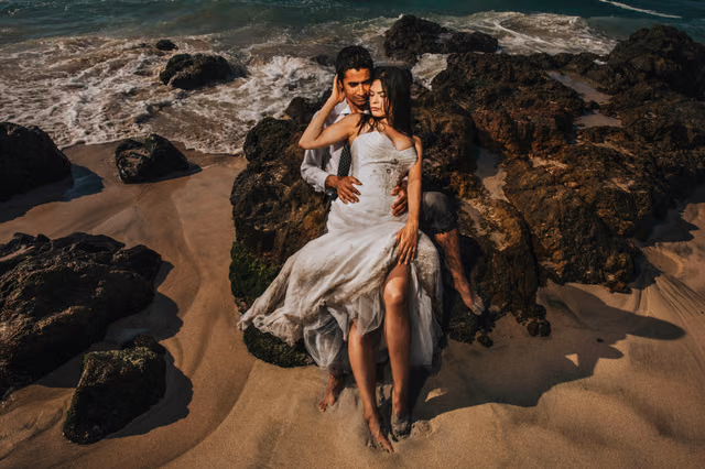 Sesión de trash the dress de Sara & Leonel en Isla Cocinas, Punta Pérula, Jalisco