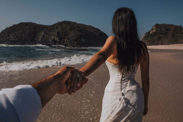 Sesión de trash the dress de Sara & Leonel en Isla Cocinas, Punta Pérula, Jalisco