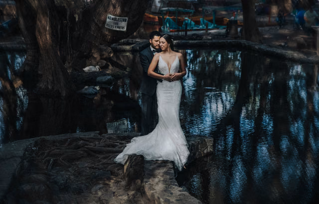 Sesión de trash the dress de Montze & Alex en Lago de Camécuaro, Michoacan de ocampo
