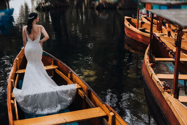 Sesión de trash the dress de Montze & Alex en Lago de Camécuaro, Michoacan de ocampo