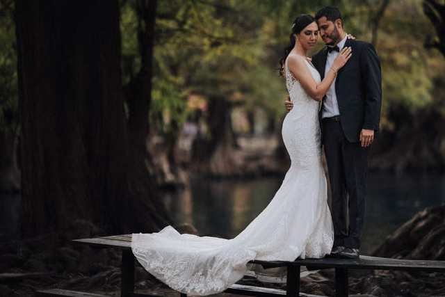 Sesión de trash the dress de Montze & Alex en Lago de Camécuaro, Michoacan de ocampo