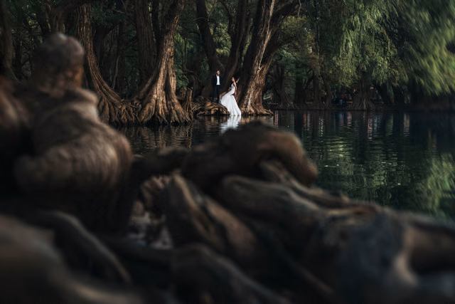 Sesión de trash the dress de Montze & Alex en Lago de Camécuaro, Michoacan de ocampo