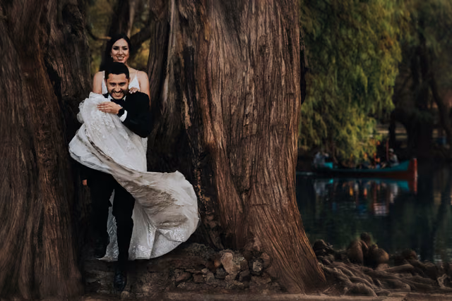 Sesión de trash the dress de Montze & Alex en Lago de Camécuaro, Michoacan de ocampo