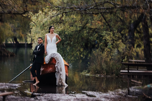Sesión de trash the dress de Montze & Alex en Lago de Camécuaro, Michoacan de ocampo