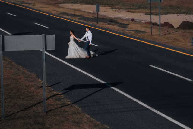 Sesión de trash the dress de Pau & Jaime en Laguna de Sayula, Jalisco, Mexico