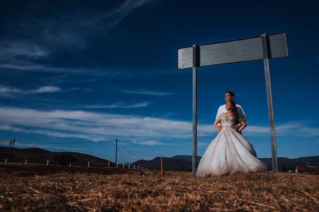 Sesión de trash the dress de Pau & Jaime en Laguna de Sayula, Jalisco, Mexico