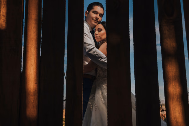 Sesión de trash the dress de Pau & Jaime en Laguna de Sayula, Jalisco, Mexico