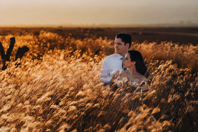 Sesión de trash the dress de Pau & Jaime en Laguna de Sayula, Jalisco, Mexico