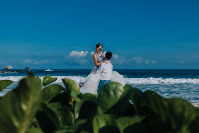 Sesión de trash the dress de Evelyn & Antonio en Oaxaca, Mazunte, Oaxaca, Mexico