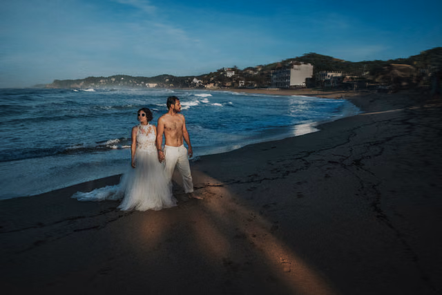 Sesión de trash the dress de Evelyn & Antonio en Oaxaca, Mazunte, Oaxaca, Mexico