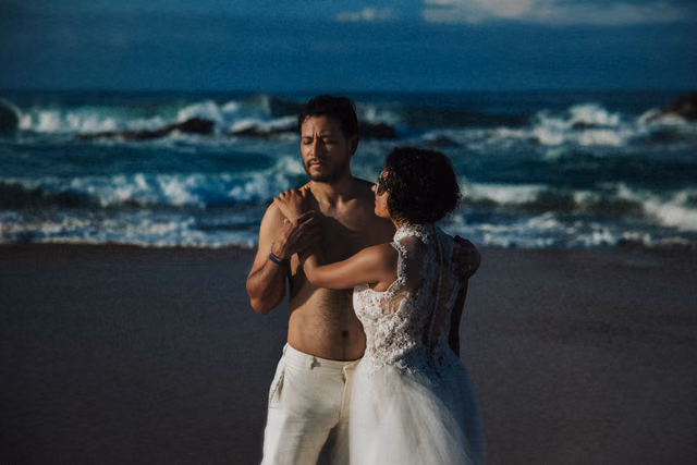Sesión de trash the dress de Evelyn & Antonio en Oaxaca, Mazunte, Oaxaca, Mexico