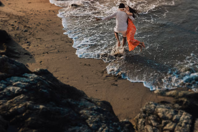 Sesión preboda de Vivi & Arturo en Playa Conchas Chinas, Pto. Vallarta