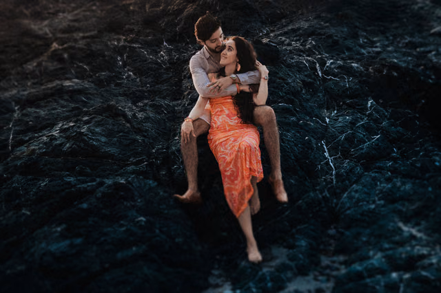 Sesión preboda de Vivi & Arturo en Playa Conchas Chinas, Pto. Vallarta