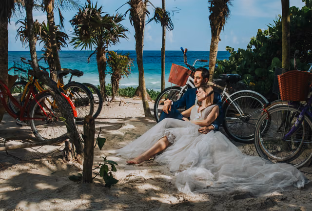 Sesión de trash the dress de Magda & Oscar en en Tulum, Quintana Roo, Mexico