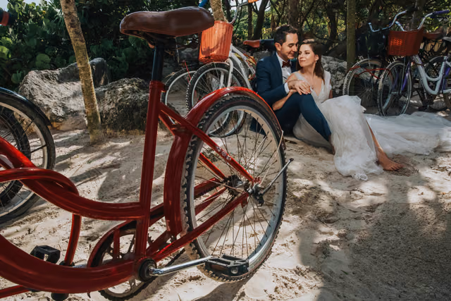 Sesión de trash the dress de Magda & Oscar en en Tulum, Quintana Roo, Mexico