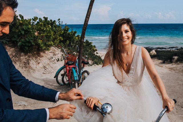 Sesión de trash the dress de Magda & Oscar en en Tulum, Quintana Roo, Mexico