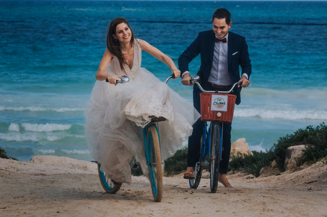 Sesión de trash the dress de Magda & Oscar en en Tulum, Quintana Roo, Mexico