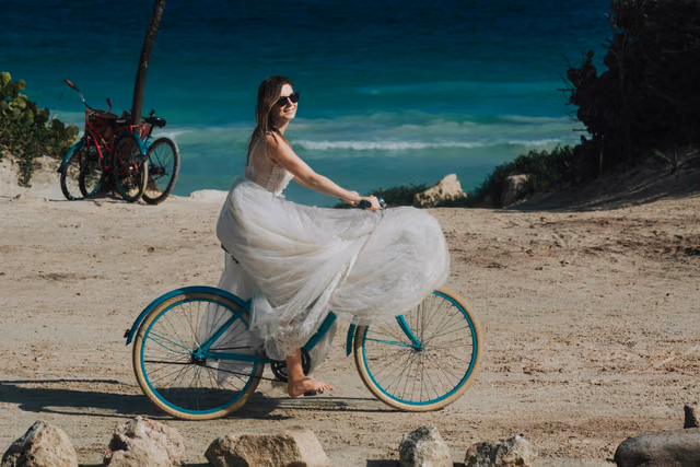 Sesión de trash the dress de Magda & Oscar en en Tulum, Quintana Roo, Mexico