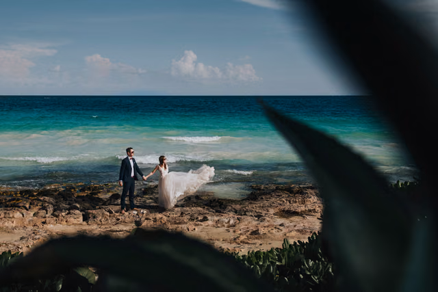 Sesión de trash the dress de Magda & Oscar en en Tulum, Quintana Roo, Mexico
