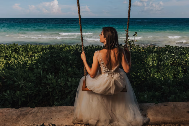 Sesión de trash the dress de Magda & Oscar en en Tulum, Quintana Roo, Mexico