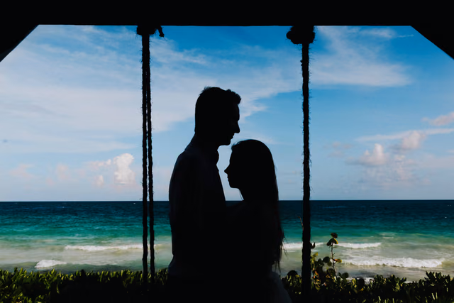 Sesión de trash the dress de Magda & Oscar en en Tulum, Quintana Roo, Mexico