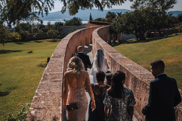 Boda de Paloma & Richard en Villa Tres Marias, Jocotepec, Jalisco