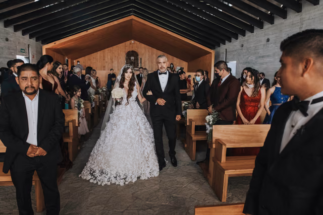 Boda de Paloma & Richard en Villa Tres Marias, Jocotepec, Jalisco