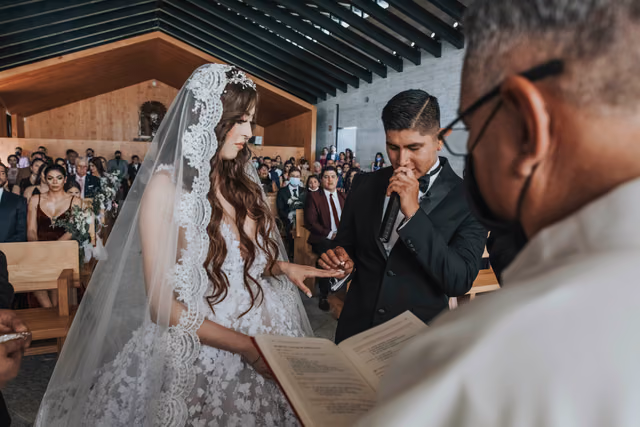 Boda de Paloma & Richard en Villa Tres Marias, Jocotepec, Jalisco
